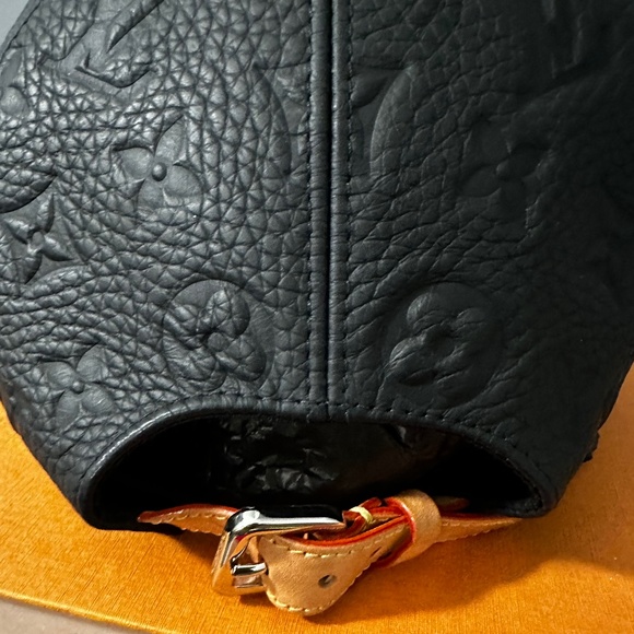 Louis Vuitton Cap - Picture 1 of 3